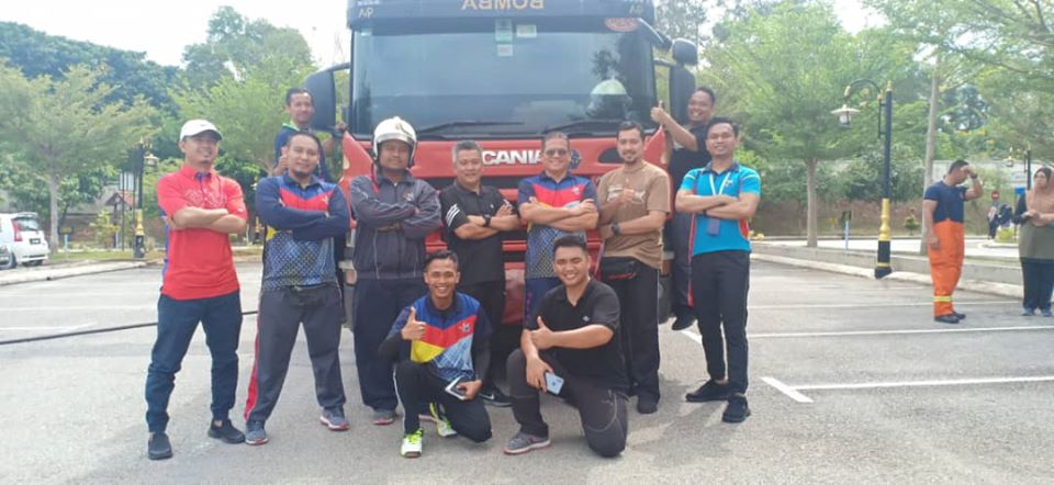 Latihan Kebakaran dan Demonstrasi Memadam Api
