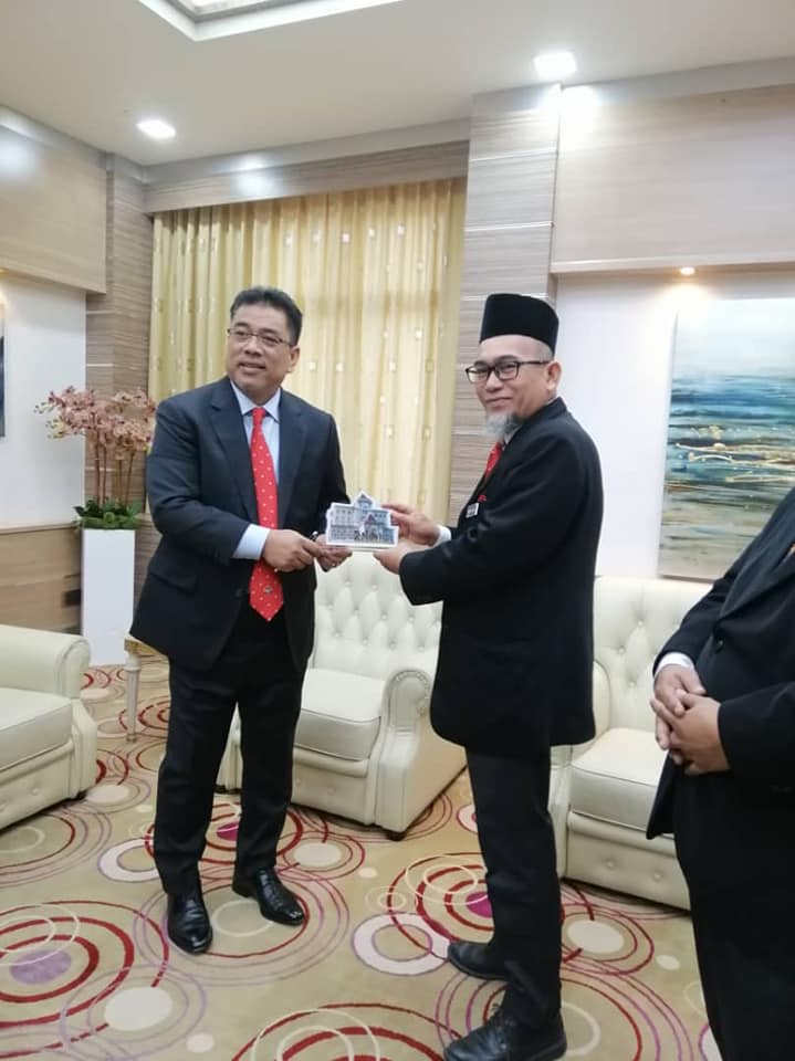 Kunjungan Hormat Ketua Hakim Syarie Dan Pegawai Mahkamah Syariah Negeri Melaka Kepada Ketua Menteri Melaka